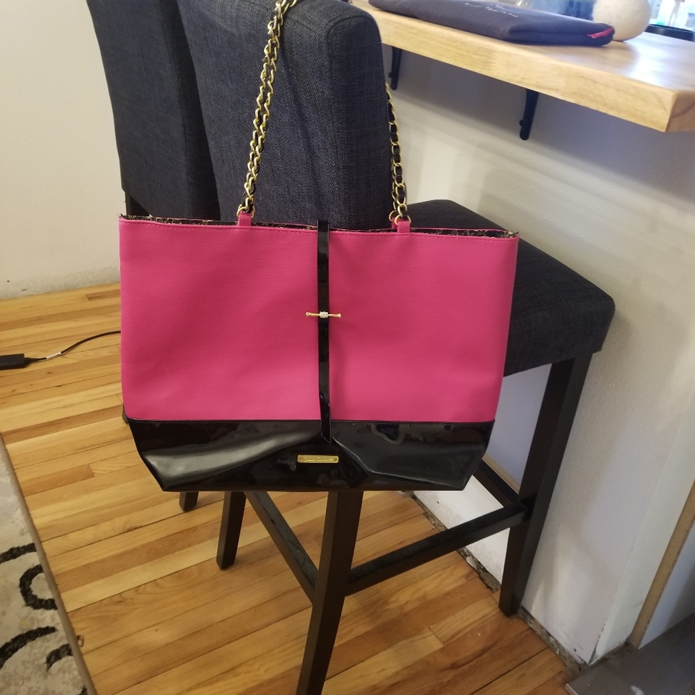 Juicy Coutour hot pink shoulder bag. Excellent condition.